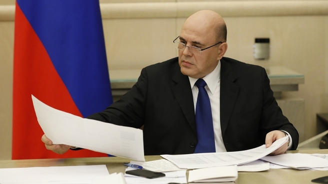 Премьер-министр России: Для перестройки на работу в новых условиях экономике страны нужно шесть месяцев